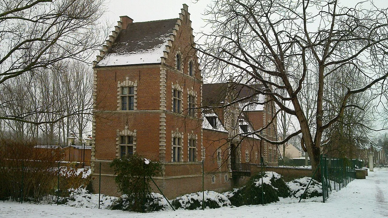 Archival view in Villeneuve D'Ascq, France: Jielbeaumadier chateau flers neige vda 20101221 1