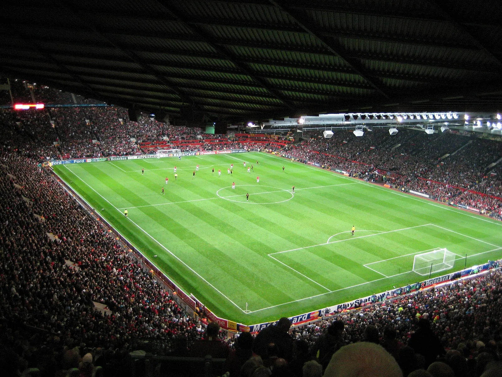 Old Trafford crowd and pitch during a 2007 match, used as archival stadium atmosphere