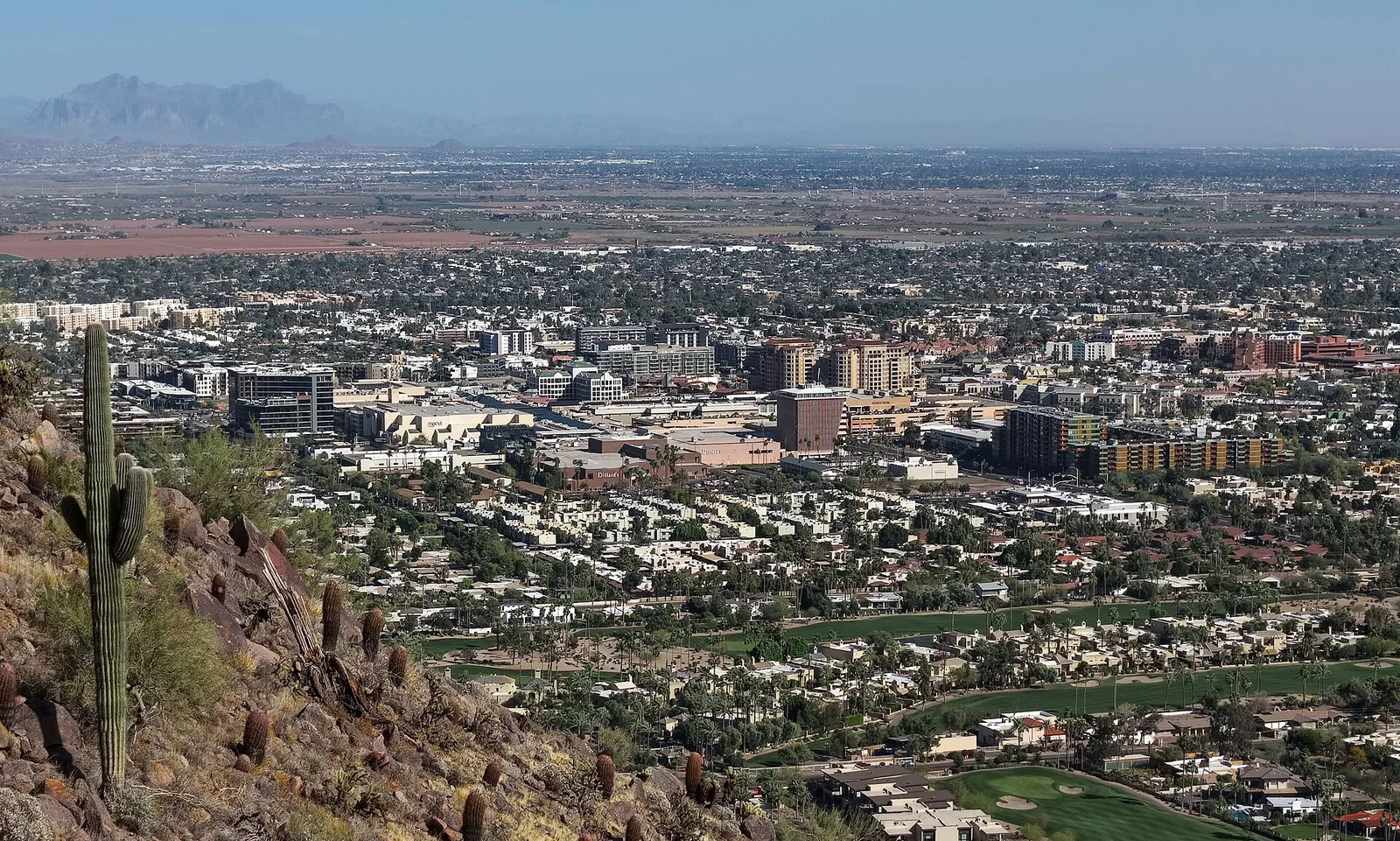 Archival city atmosphere in Scottsdale, USA