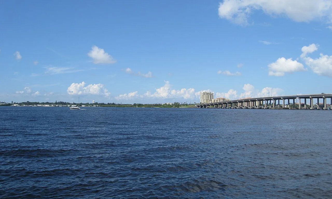 Archival view in Bradenton, United States: Bradenton - Riverwalk - Manatee River & DeSoto Bridge
